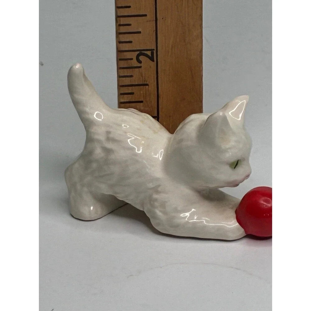 Goebel hummel white
